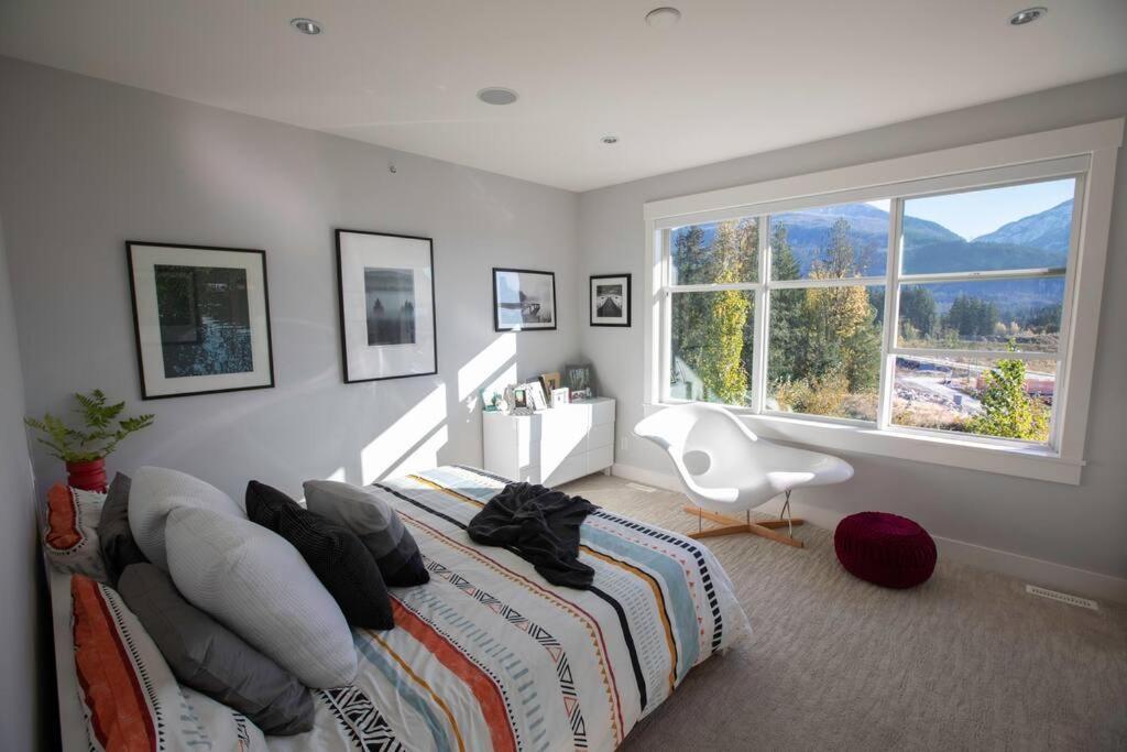 Mountain Serenity Meets Luxury Squamish Eksteriør billede